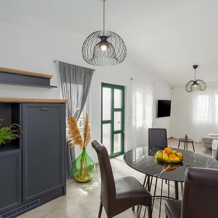 Apartments Zomzi Πόρετς Εξωτερικό φωτογραφία