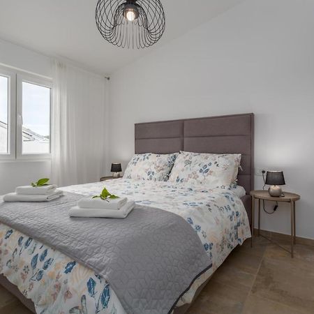 Apartments Zomzi Πόρετς Εξωτερικό φωτογραφία