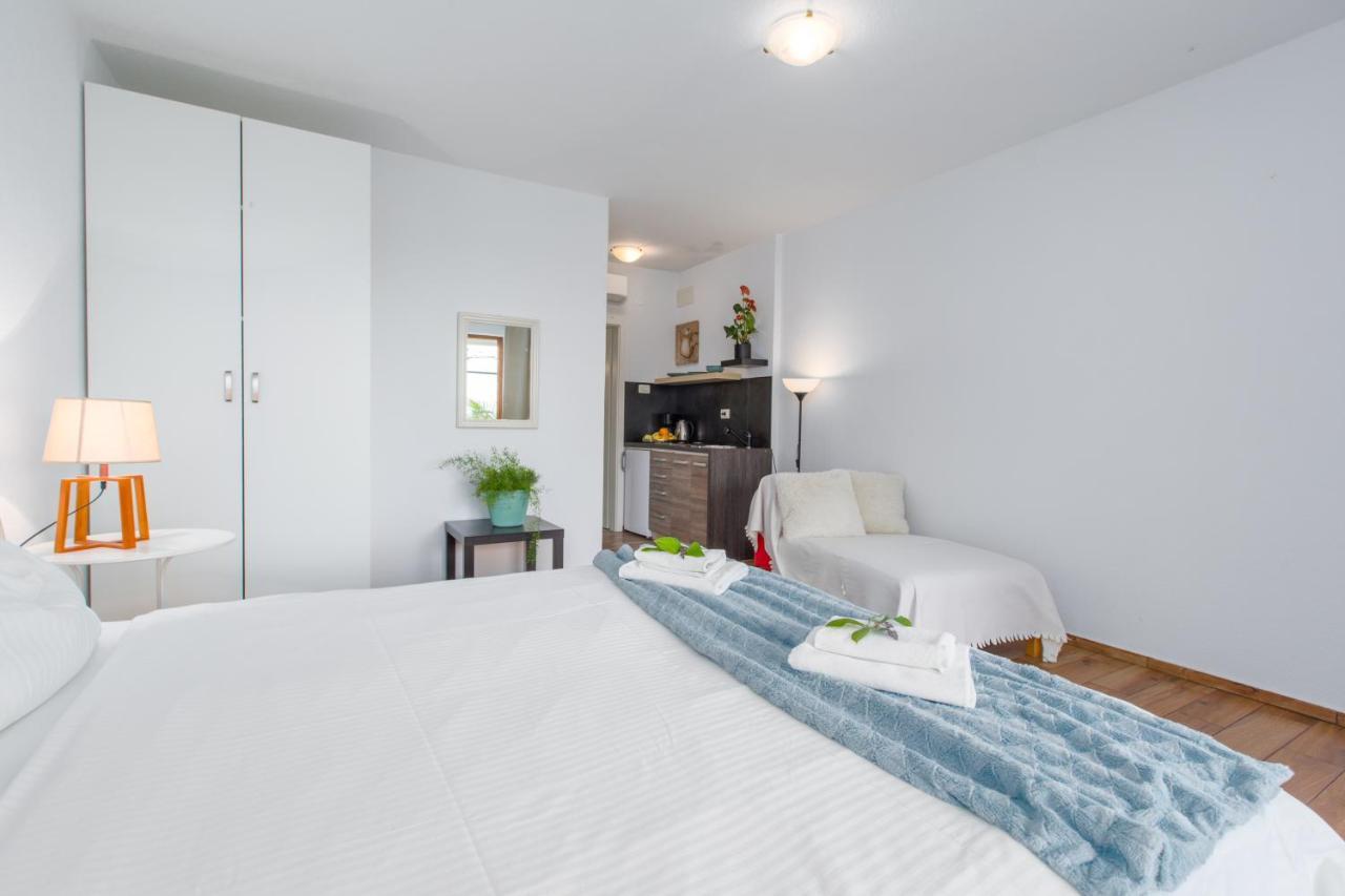 Apartments Zomzi Πόρετς Εξωτερικό φωτογραφία