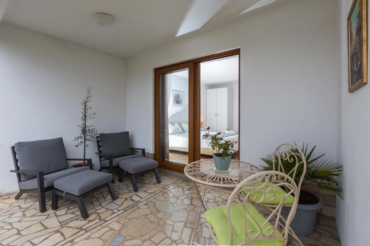 Apartments Zomzi Πόρετς Εξωτερικό φωτογραφία