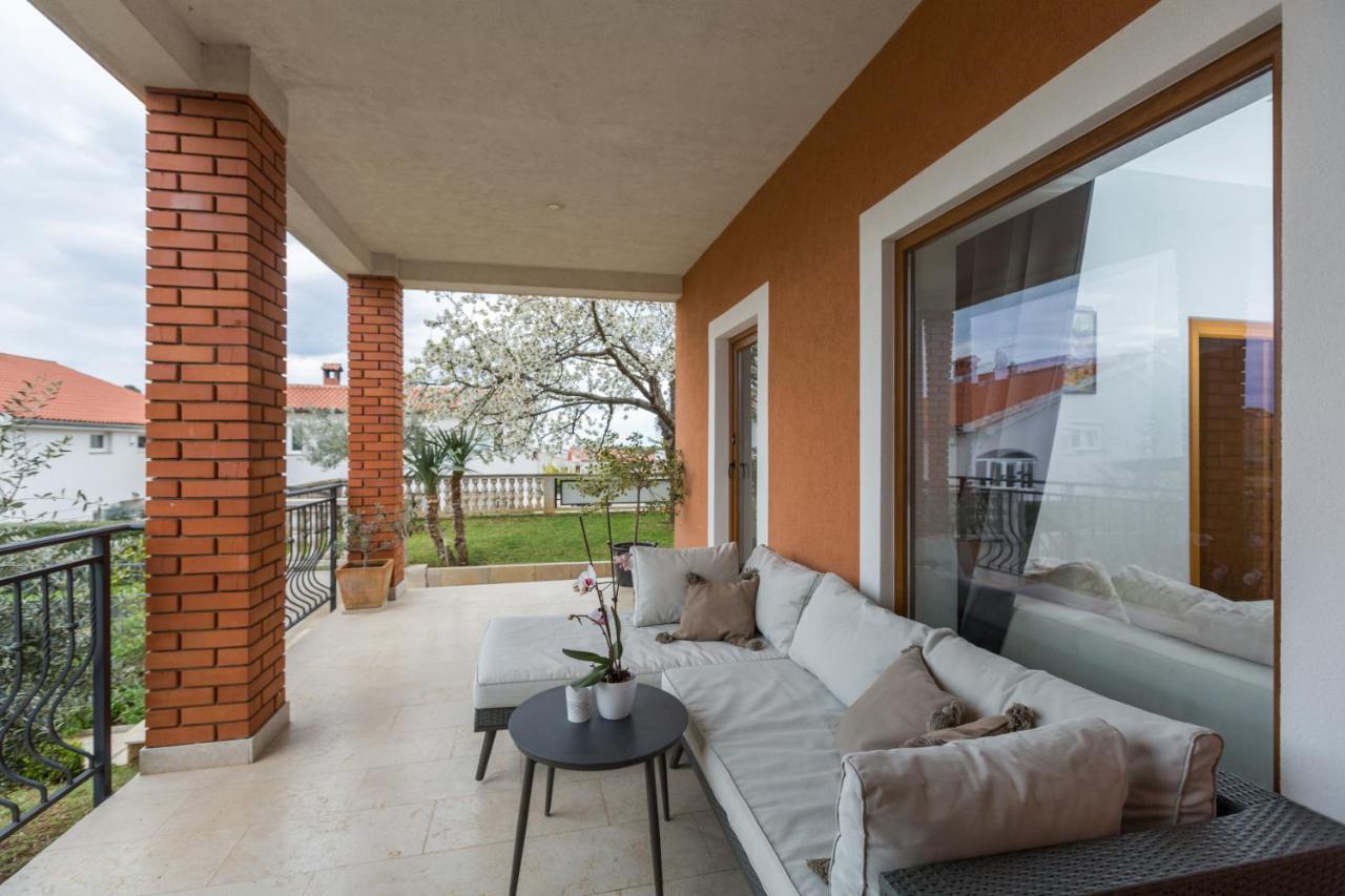 Apartments Zomzi Πόρετς Εξωτερικό φωτογραφία