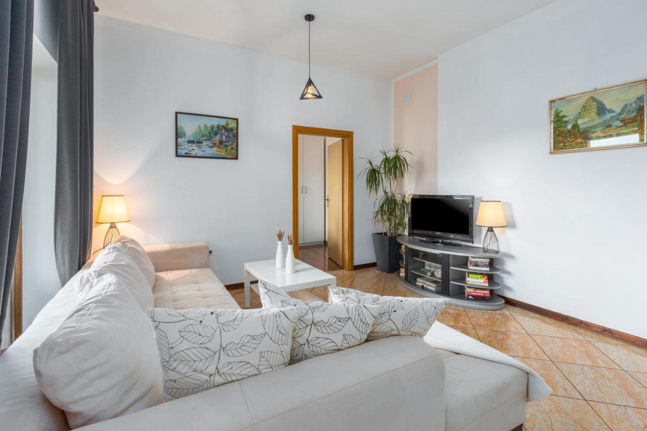 Apartments Zomzi Πόρετς Εξωτερικό φωτογραφία