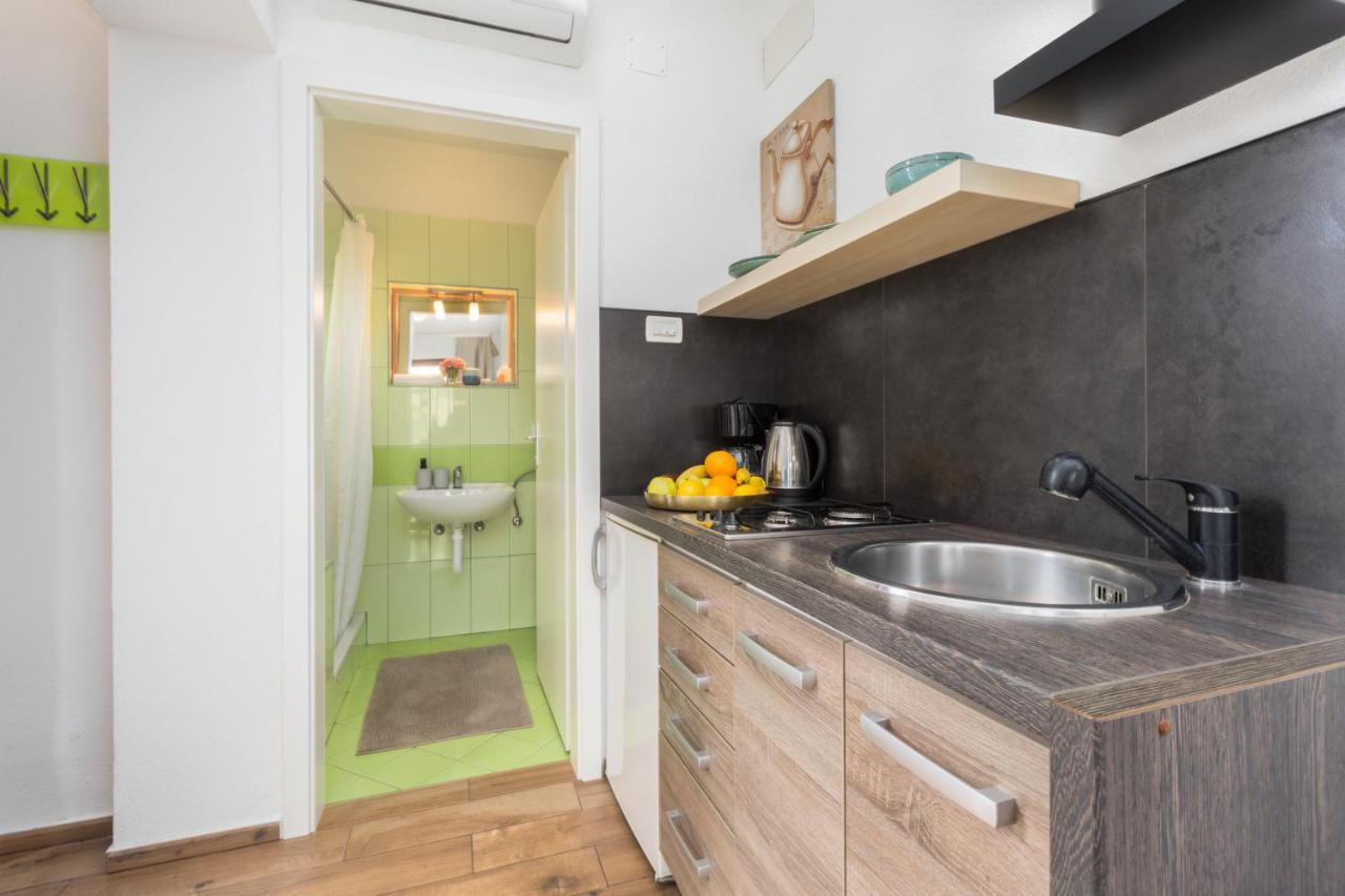 Apartments Zomzi Πόρετς Εξωτερικό φωτογραφία