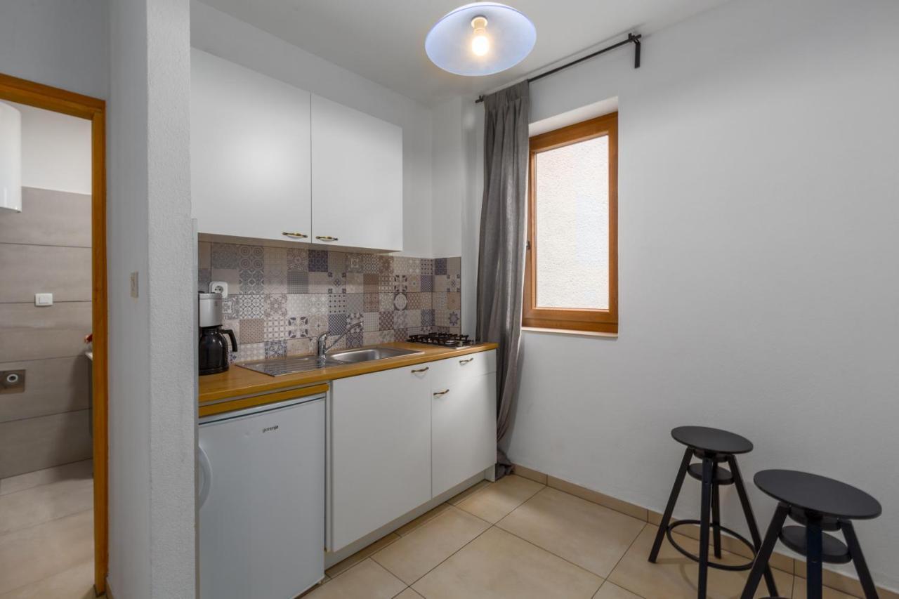 Apartments Zomzi Πόρετς Εξωτερικό φωτογραφία