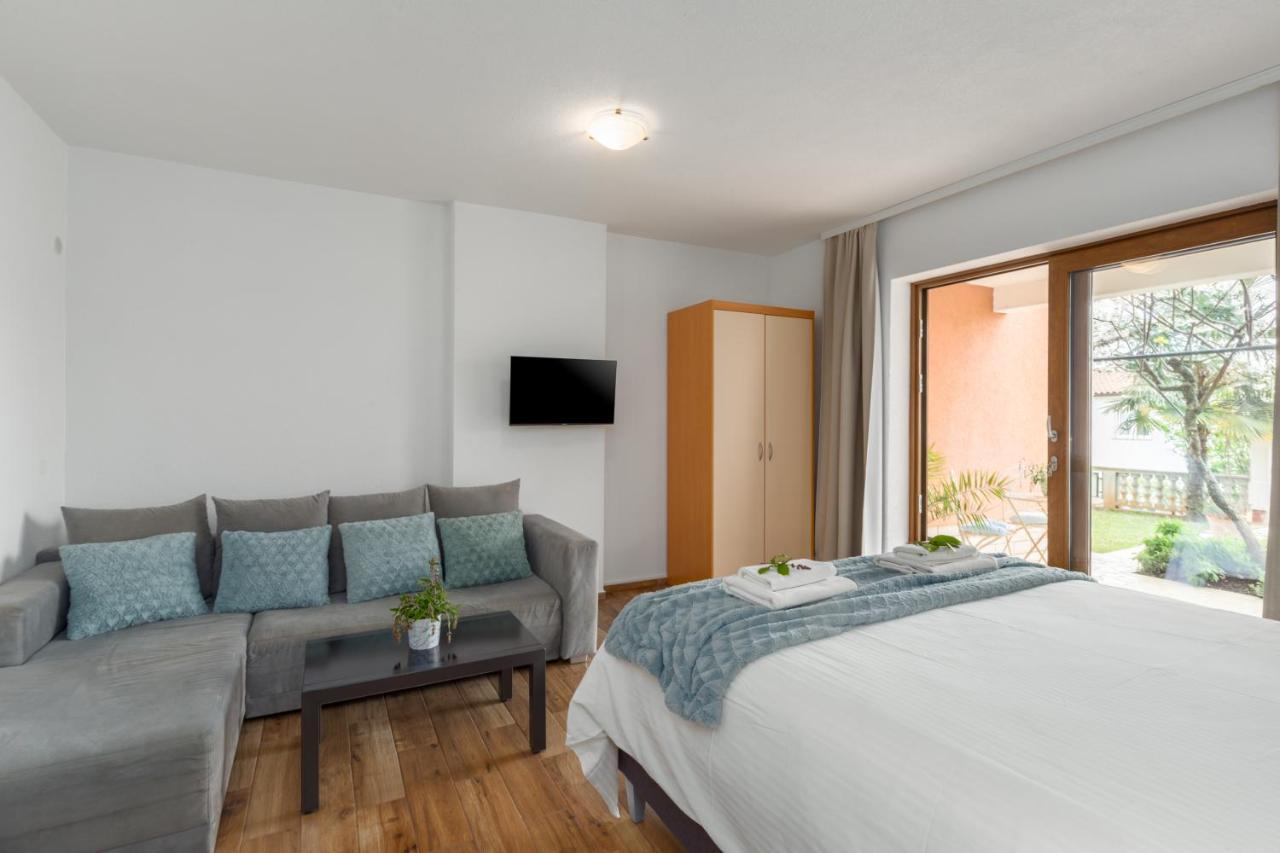 Apartments Zomzi Πόρετς Εξωτερικό φωτογραφία