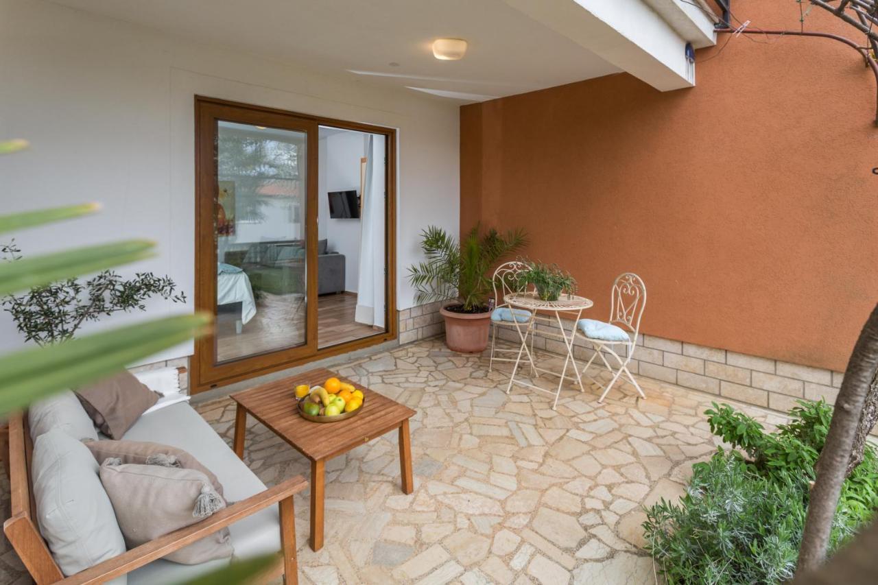 Apartments Zomzi Πόρετς Εξωτερικό φωτογραφία