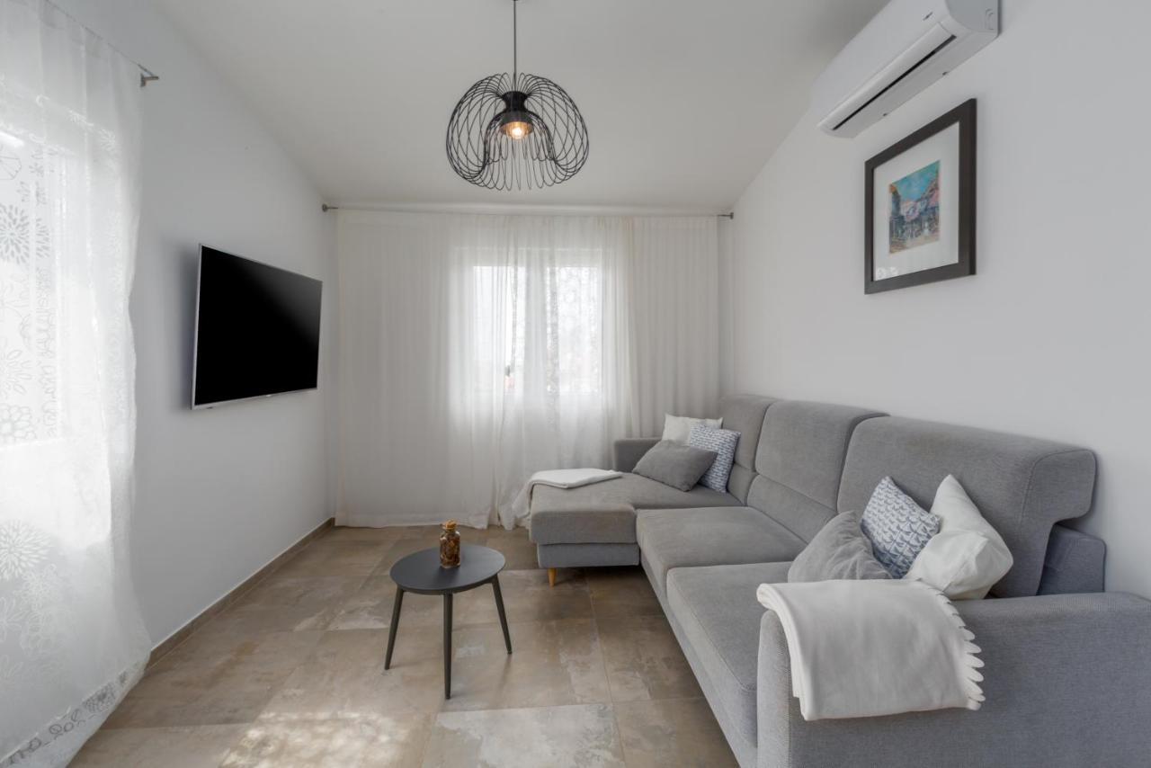 Apartments Zomzi Πόρετς Εξωτερικό φωτογραφία