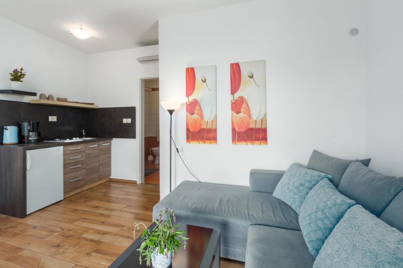 Apartments Zomzi Πόρετς Εξωτερικό φωτογραφία