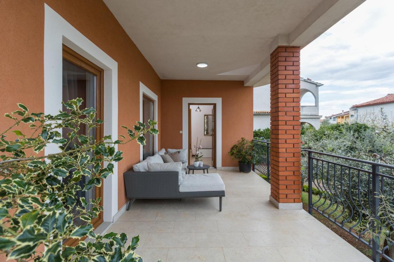 Apartments Zomzi Πόρετς Εξωτερικό φωτογραφία