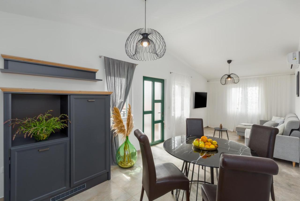 Apartments Zomzi Πόρετς Εξωτερικό φωτογραφία