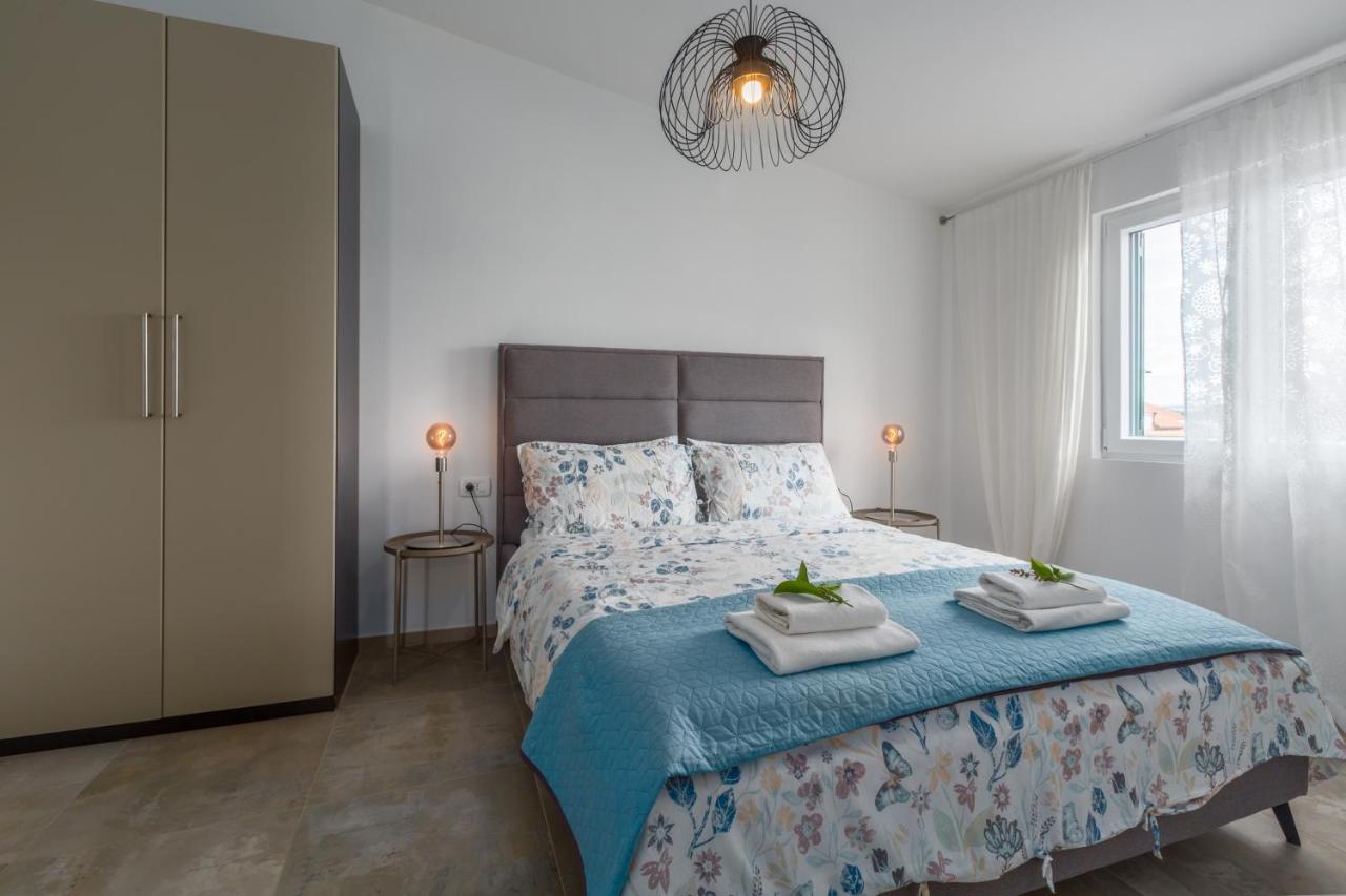 Apartments Zomzi Πόρετς Εξωτερικό φωτογραφία