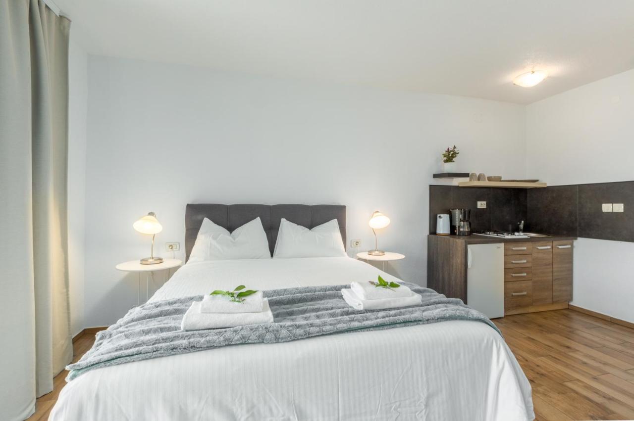 Apartments Zomzi Πόρετς Εξωτερικό φωτογραφία