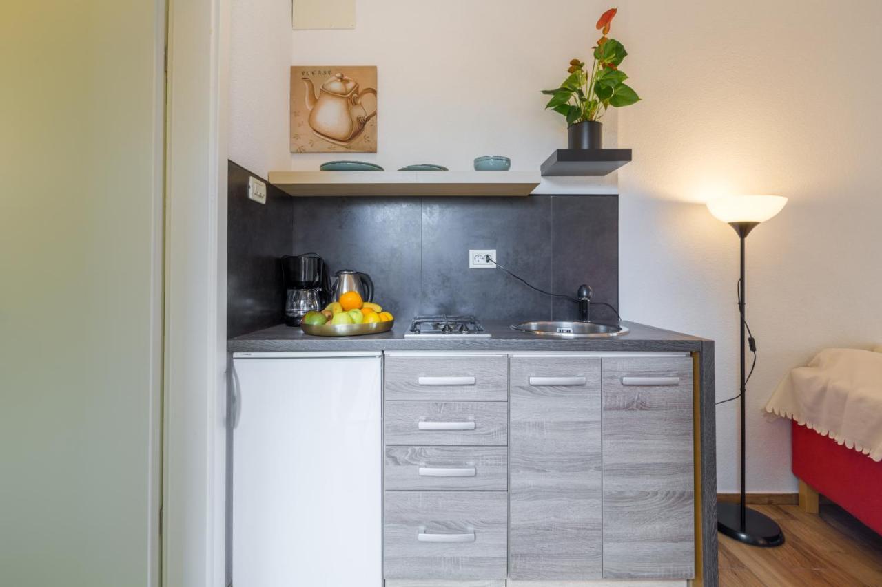 Apartments Zomzi Πόρετς Εξωτερικό φωτογραφία