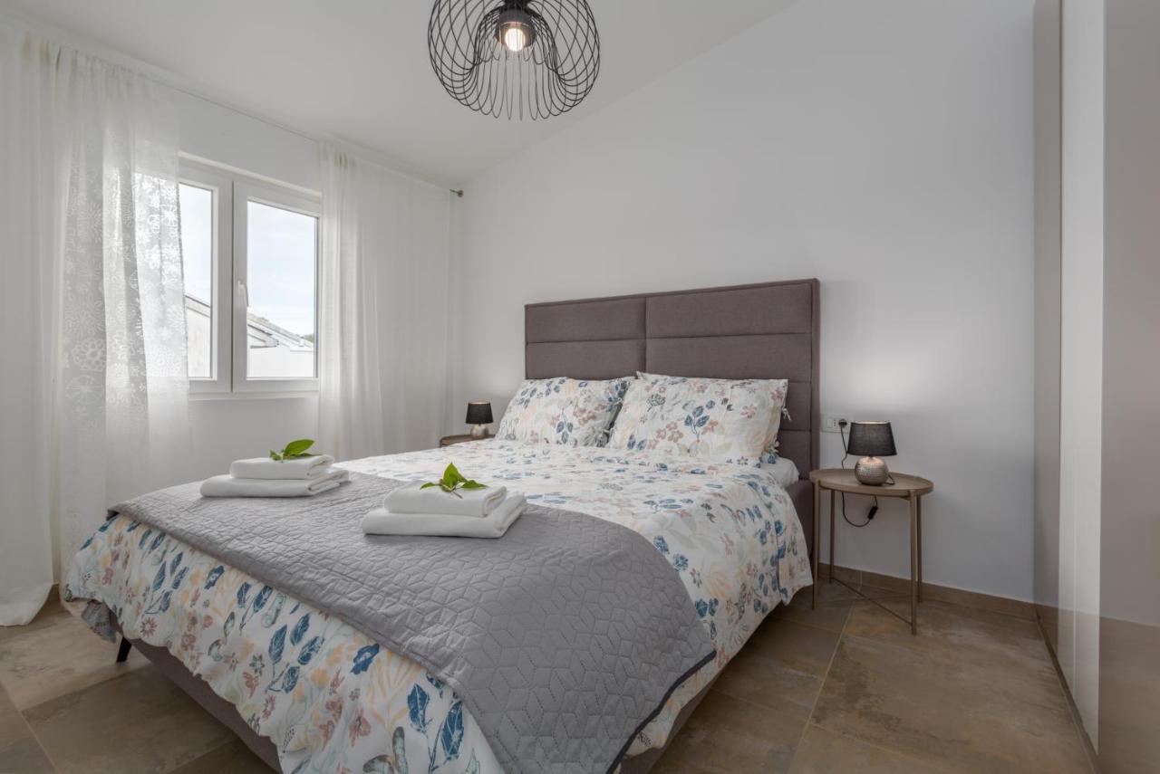 Apartments Zomzi Πόρετς Εξωτερικό φωτογραφία