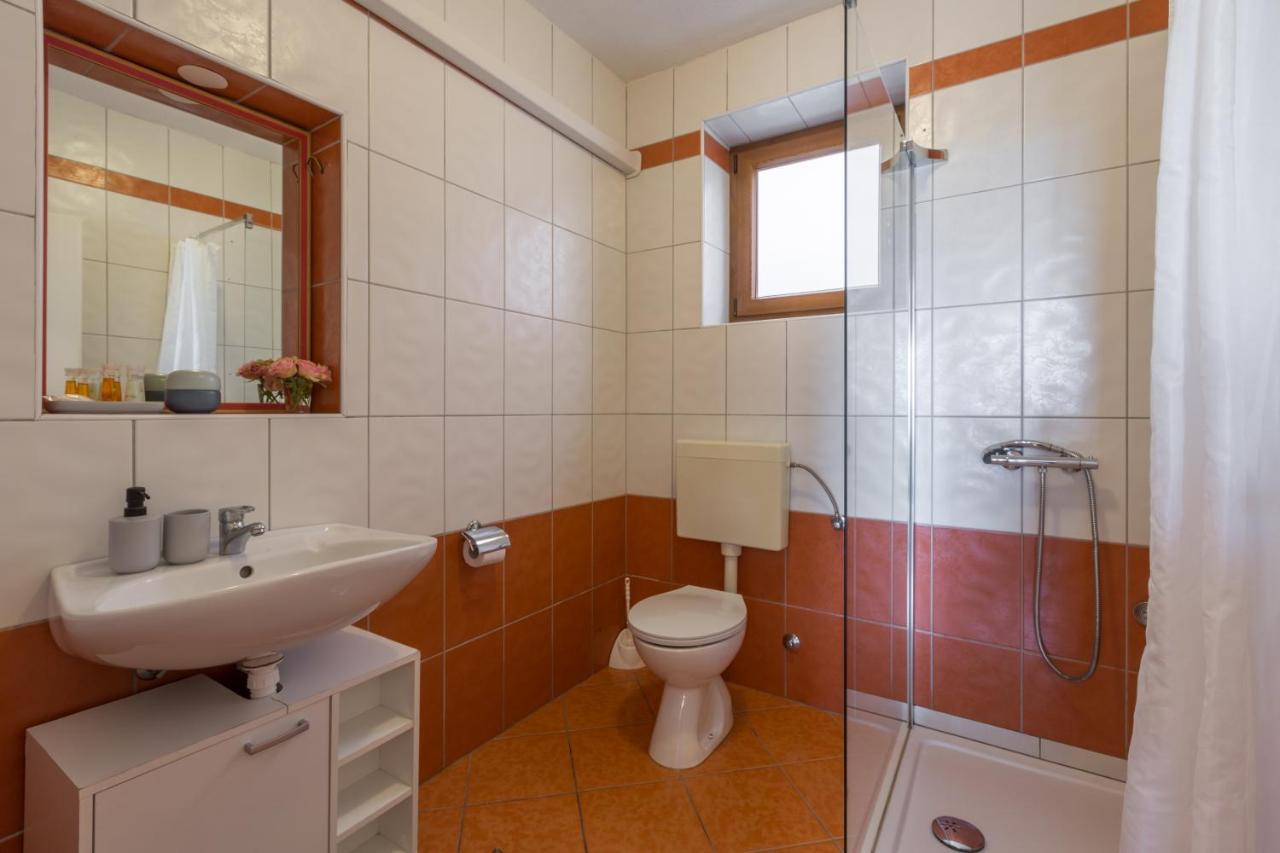 Apartments Zomzi Πόρετς Εξωτερικό φωτογραφία