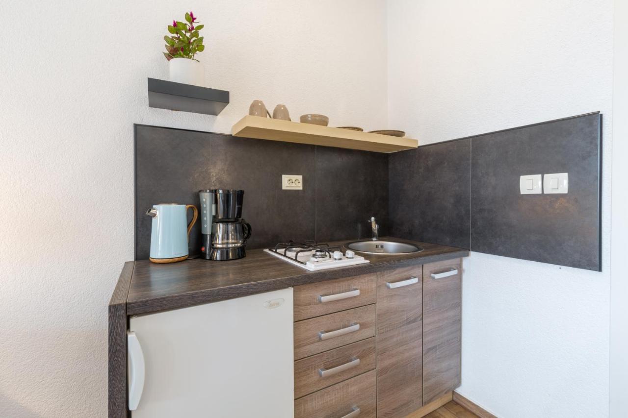 Apartments Zomzi Πόρετς Εξωτερικό φωτογραφία