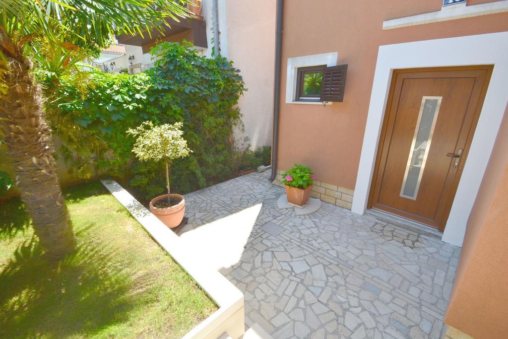 Apartments Zomzi Πόρετς Εξωτερικό φωτογραφία