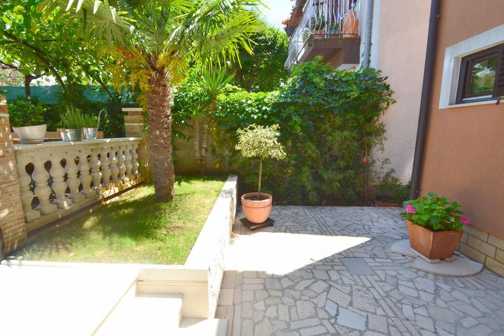Apartments Zomzi Πόρετς Εξωτερικό φωτογραφία