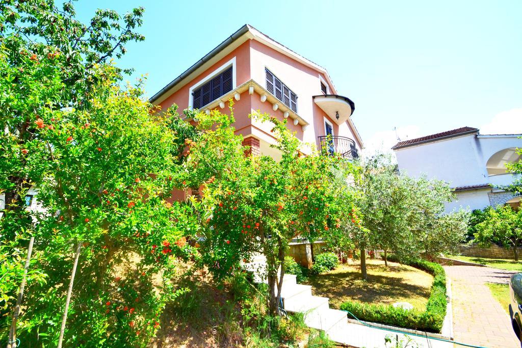 Apartments Zomzi Πόρετς Εξωτερικό φωτογραφία